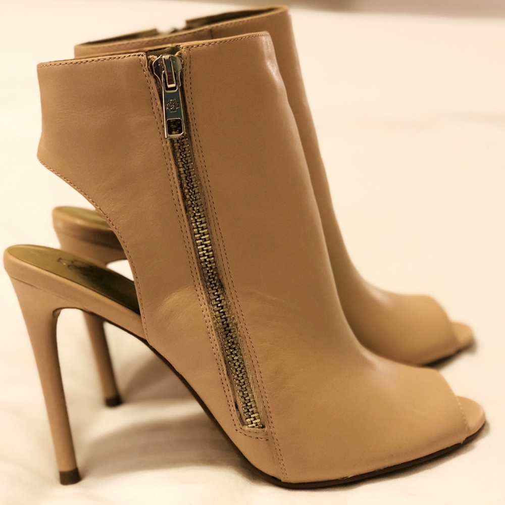 Peekaboo Toe High-Heels